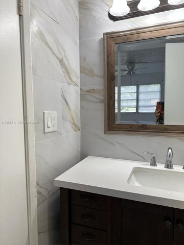 13701 Kendale Lakes Cir B-211, Miami, FL 33183