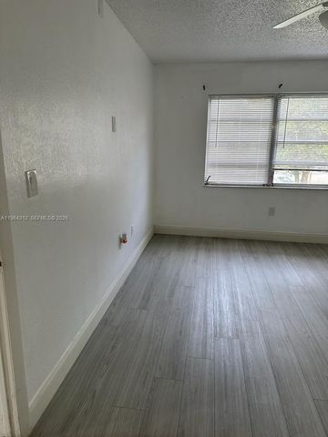 13701 Kendale Lakes Cir B-211, Miami, FL 33183