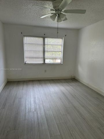 13701 Kendale Lakes Cir B-211, Miami, FL 33183