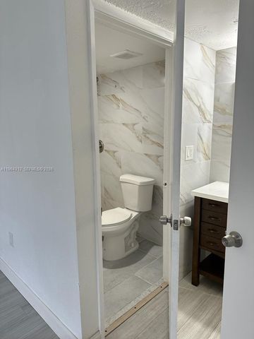 13701 Kendale Lakes Cir B-211, Miami, FL 33183