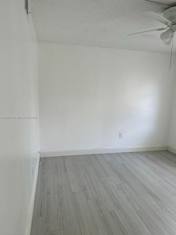 13701 Kendale Lakes Cir B-211, Miami, FL 33183