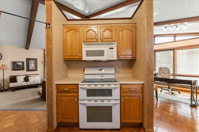 110 S Lombard Street, Mahomet, IL 61853