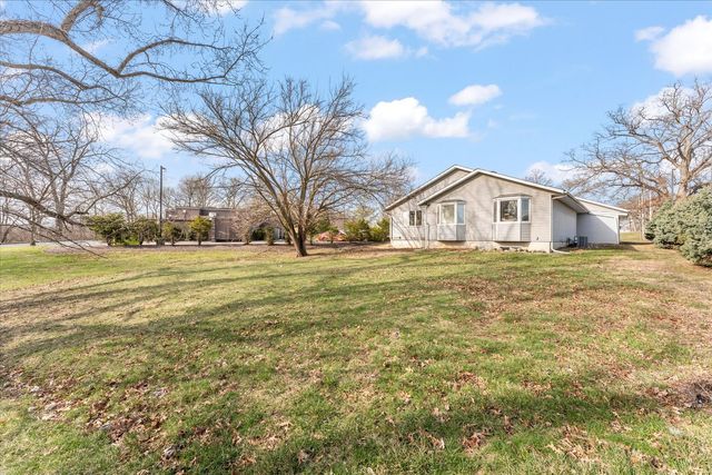 110 S Lombard Street, Mahomet, IL 61853