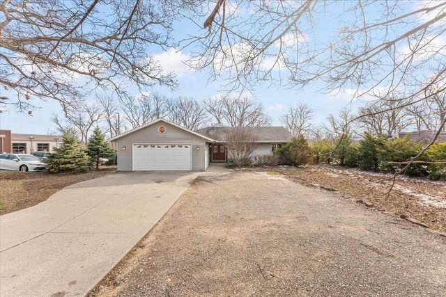 110 S Lombard Street, Mahomet, IL 61853