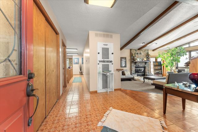 110 S Lombard Street, Mahomet, IL 61853