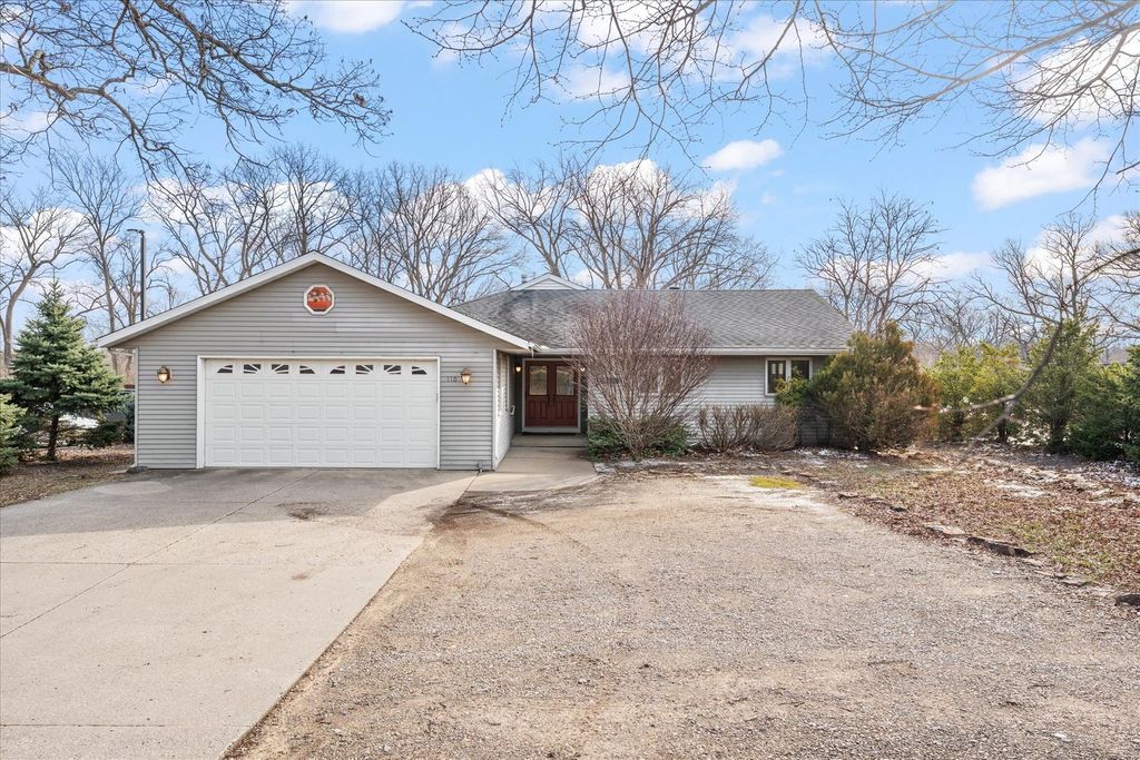 110 S Lombard Street, Mahomet, IL 61853