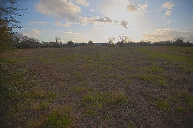 000 Penny Ln, Santa Fe, TX 77510