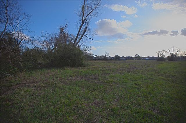 000 Penny Ln, Santa Fe, TX 77510