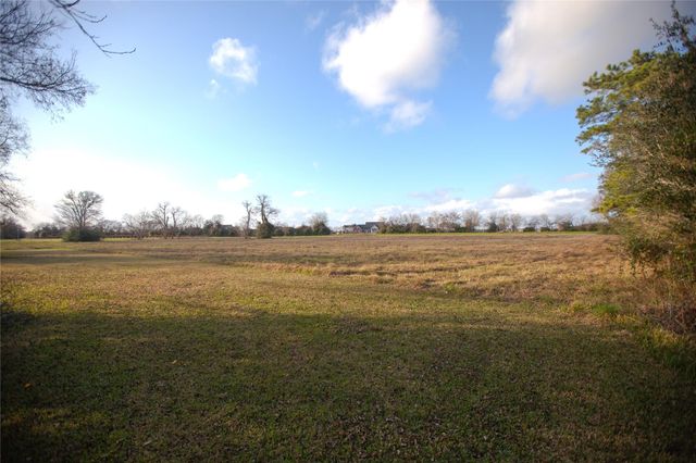 000 Penny Ln, Santa Fe, TX 77510