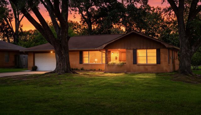 700 Barbara Street, Tomball, TX 77375