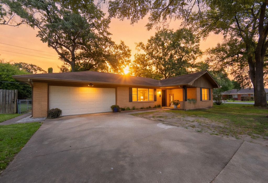 700 Barbara Street, Tomball, TX 77375