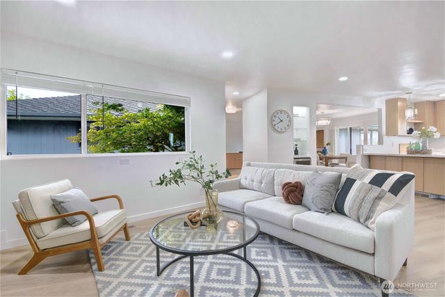 6116 Oakhurst RD S, Seattle, WA 98118