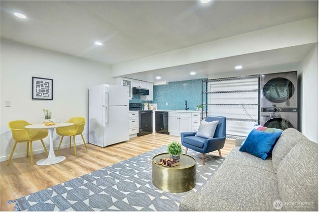 6116 Oakhurst RD S, Seattle, WA 98118