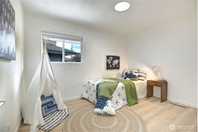 6116 Oakhurst RD S, Seattle, WA 98118