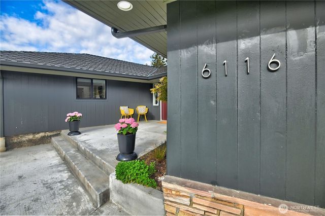 6116 Oakhurst RD S, Seattle, WA 98118