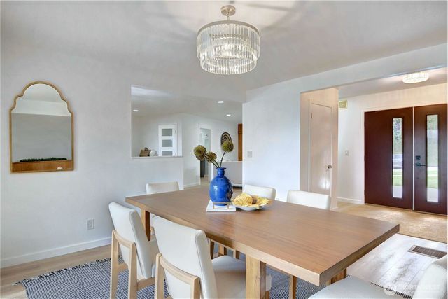 6116 Oakhurst RD S, Seattle, WA 98118