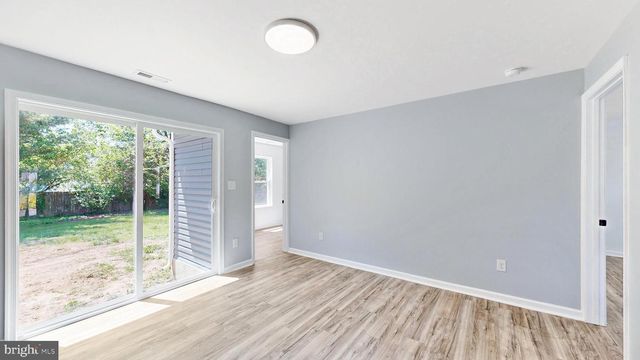 10 NEWARK CIR, Dover, DE 19904