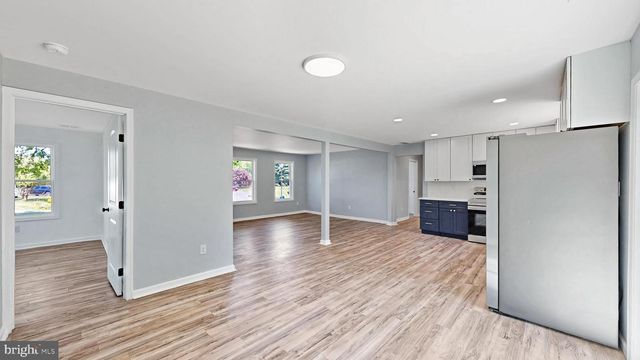 10 NEWARK CIR, Dover, DE 19904