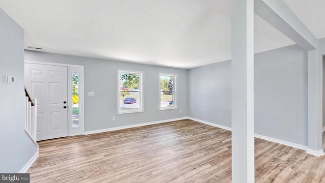 10 NEWARK CIR, Dover, DE 19904