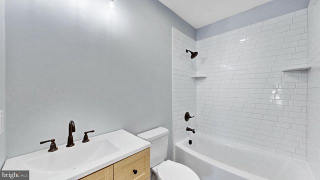 10 NEWARK CIR, Dover, DE 19904