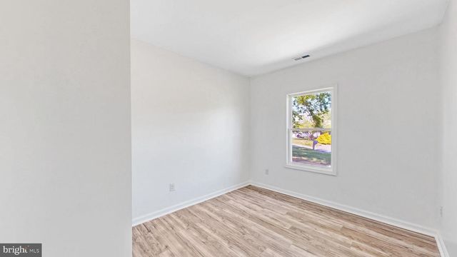 10 NEWARK CIR, Dover, DE 19904