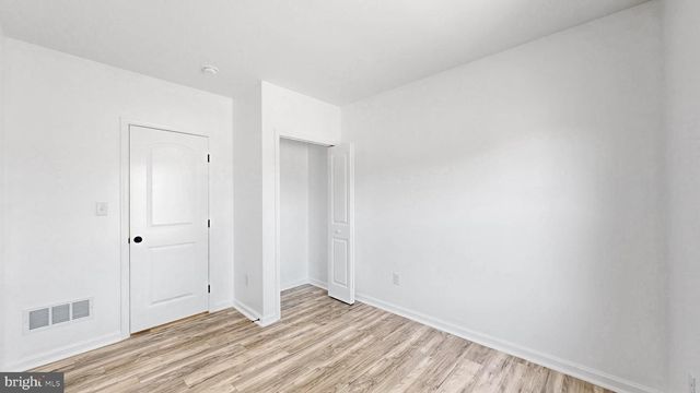 10 NEWARK CIR, Dover, DE 19904