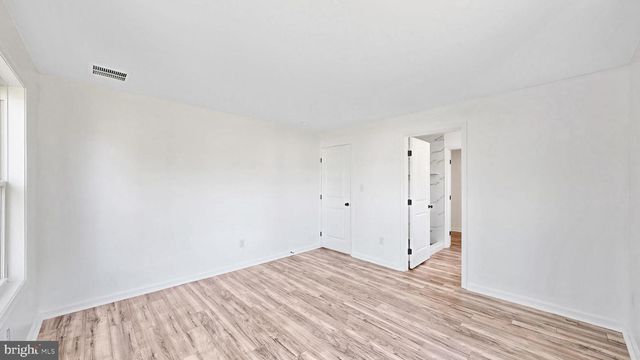 10 NEWARK CIR, Dover, DE 19904