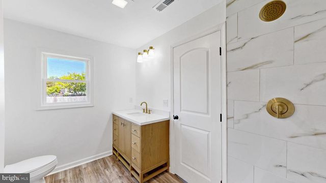 10 NEWARK CIR, Dover, DE 19904