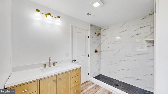 10 NEWARK CIR, Dover, DE 19904