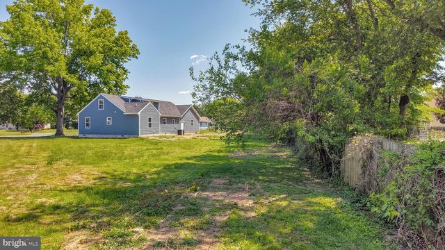 10 NEWARK CIR, Dover, DE 19904