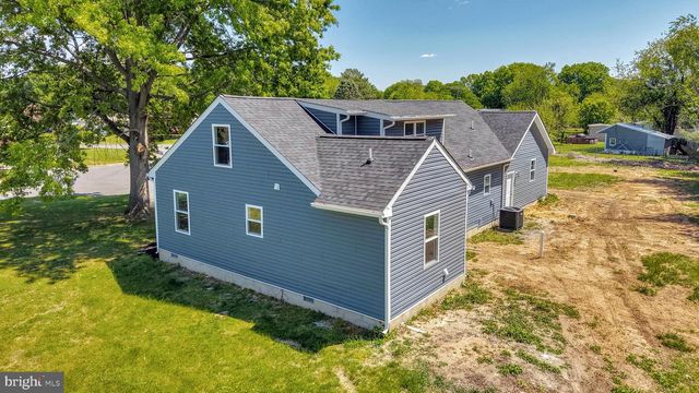 10 NEWARK CIR, Dover, DE 19904