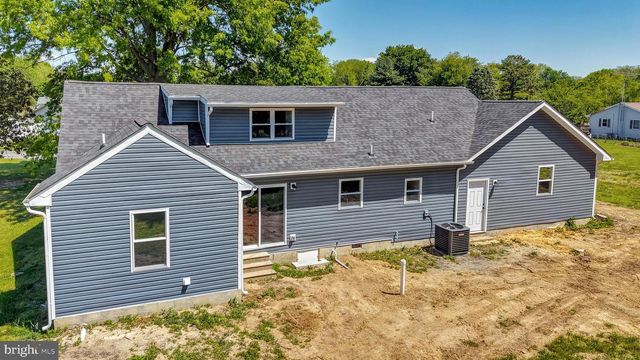 10 NEWARK CIR, Dover, DE 19904