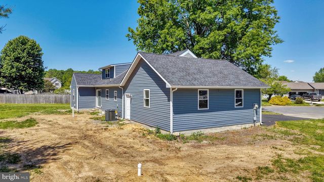 10 NEWARK CIR, Dover, DE 19904