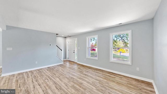 10 NEWARK CIR, Dover, DE 19904
