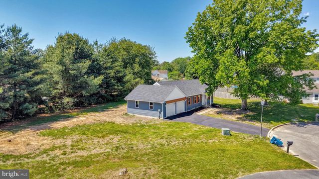 10 NEWARK CIR, Dover, DE 19904