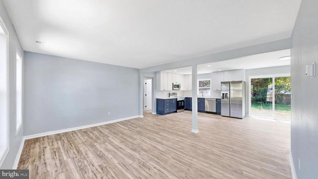 10 NEWARK CIR, Dover, DE 19904