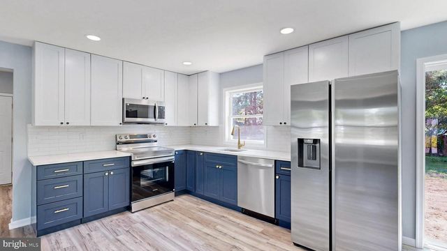 10 NEWARK CIR, Dover, DE 19904