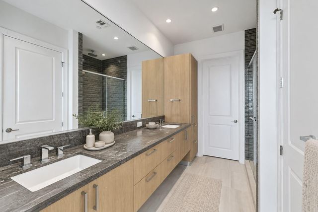 1211 Caroline Street 1604, Houston, TX 77002