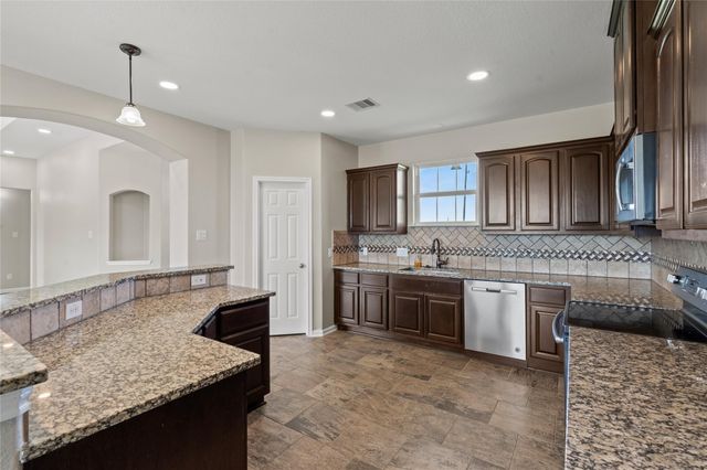 10015 S Redfish Drive, Hitchcock, TX 77563