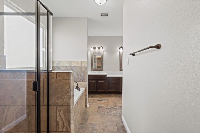 10015 S Redfish Drive, Hitchcock, TX 77563