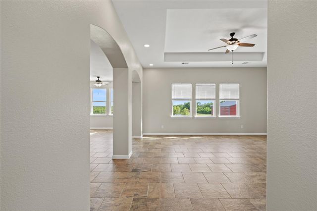 10015 S Redfish Drive, Hitchcock, TX 77563