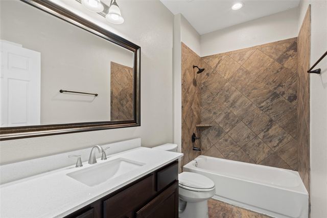 10015 S Redfish Drive, Hitchcock, TX 77563