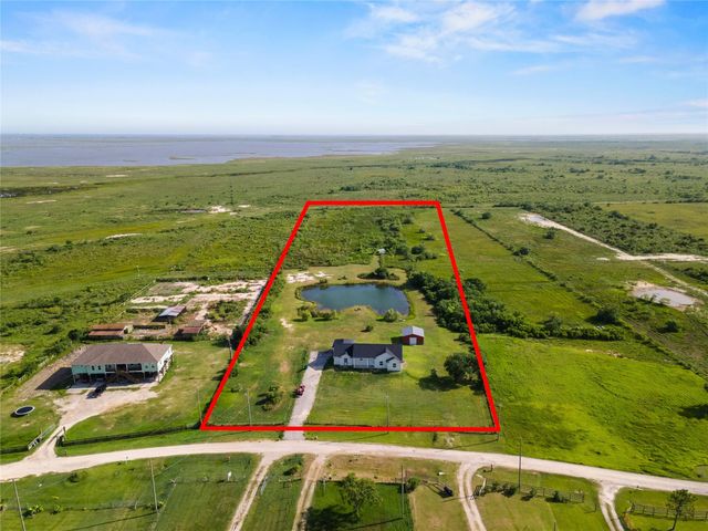 10015 S Redfish Drive, Hitchcock, TX 77563
