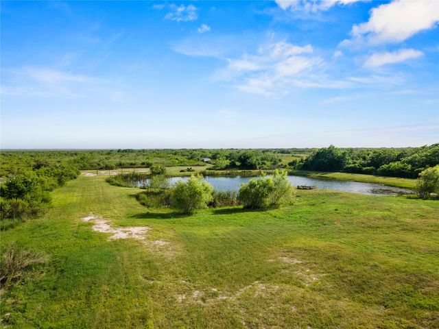 10015 S Redfish Drive, Hitchcock, TX 77563