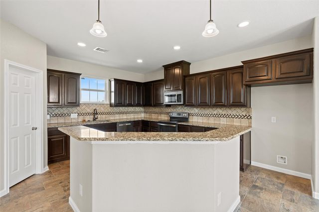 10015 S Redfish Drive, Hitchcock, TX 77563