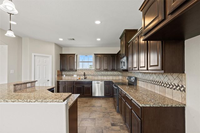 10015 S Redfish Drive, Hitchcock, TX 77563