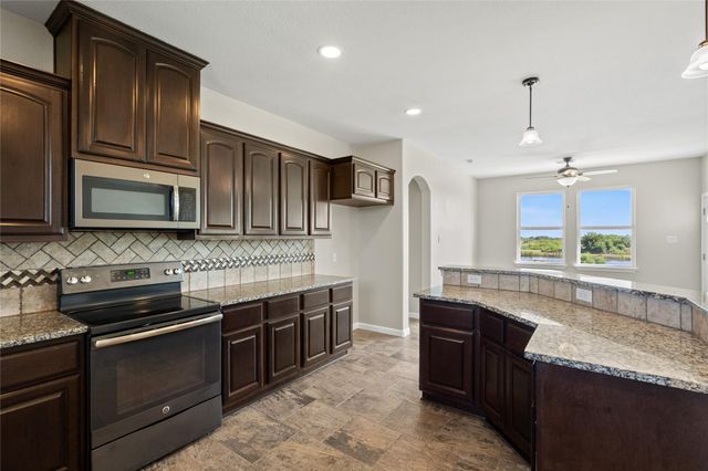 10015 S Redfish Drive, Hitchcock, TX 77563