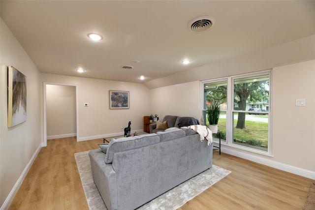 1413 Hill Street, Grapevine, TX 76051