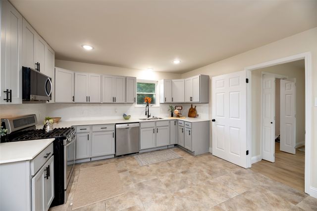 1413 Hill Street, Grapevine, TX 76051