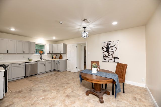 1413 Hill Street, Grapevine, TX 76051